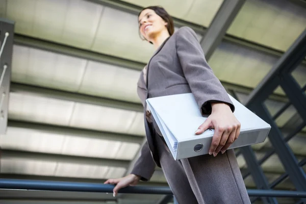 Young businesswoman holding folders — Stock Photo, Image