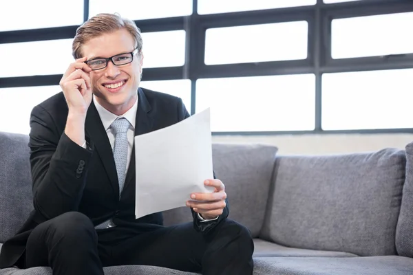 Happy young businessman holding document — Stock Photo, Image