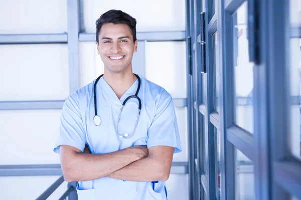 Doctor standing with arms crossed — Stock Photo, Image