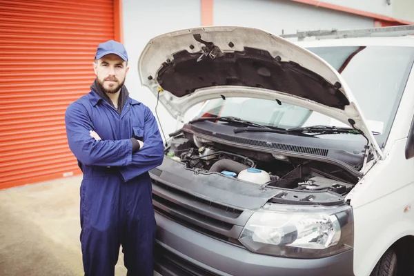 Mechanic with arms crossed — Stock Photo, Image