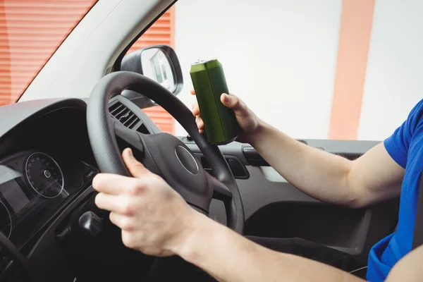 Mann fährt betrunken Auto — Stockfoto