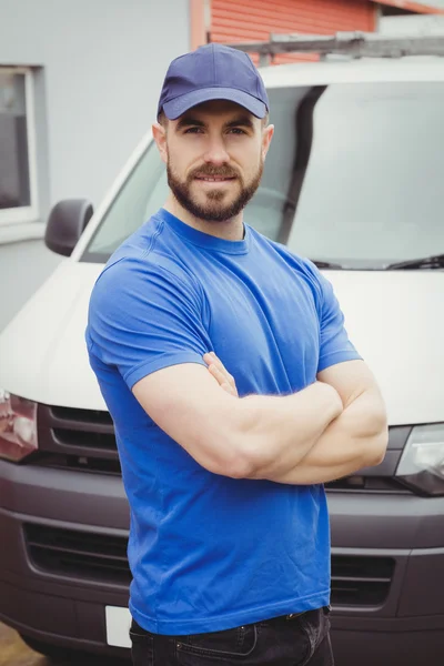 Man standing with arms crossed — Stock Photo, Image