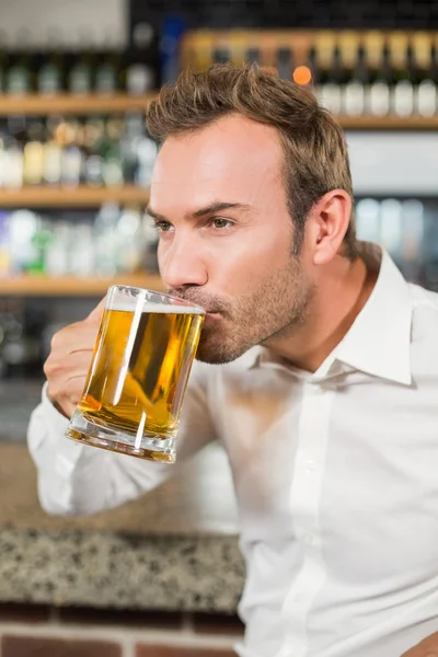 Handsome man drinking beer — Stock Photo, Image