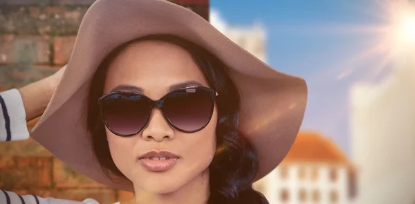 Mujer con sombrero y sunglasse —  Fotos de Stock