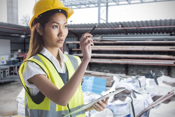 Architect vrouw met plannen — Stockfoto