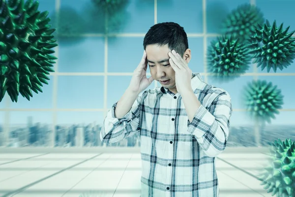 Aziatisch mens krijgen een hoofdpijn — Stockfoto