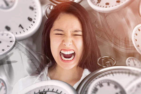 Screaming woman against clocks — Stock Photo, Image