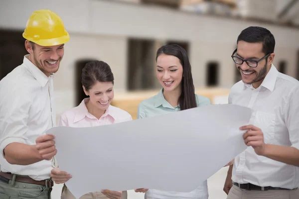 Equipo de arquitectura trabajando juntos —  Fotos de Stock