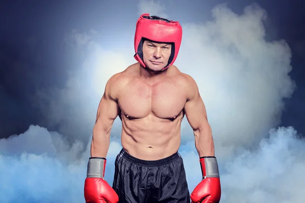 Hombre con sombreros y guantes de boxeo — Foto de Stock