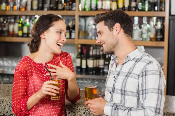 Pareja frente a frente —  Fotos de Stock