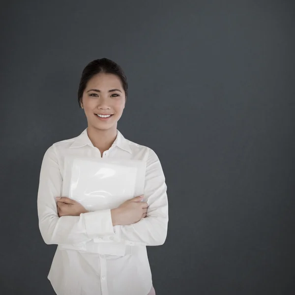 Businesswoman smiling at camera — Stock Photo, Image
