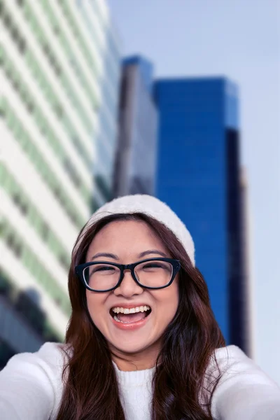 Asiatico donna sorridente a il camera — Foto Stock