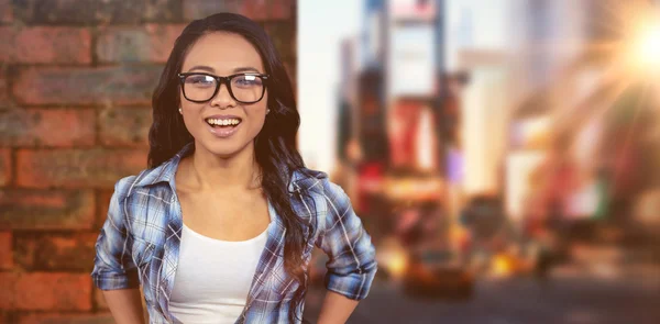 Asiática mujer sonriendo a la cámara —  Fotos de Stock