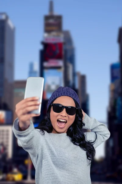 Mujer asiática tomando selfie — Foto de Stock