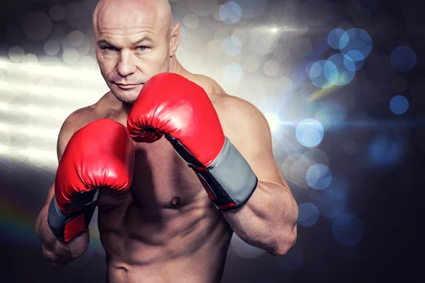 Boxeador con guantes contra focos —  Fotos de Stock