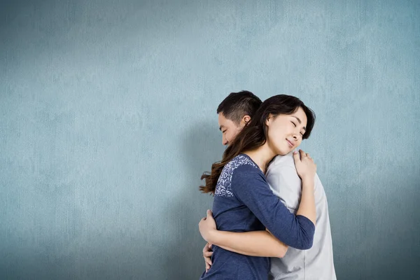 Pareja feliz abrazando — Foto de Stock