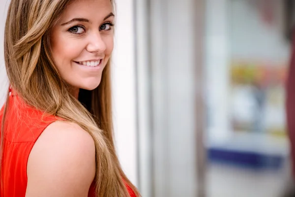 Beautiful woman smiling — Stock Photo, Image