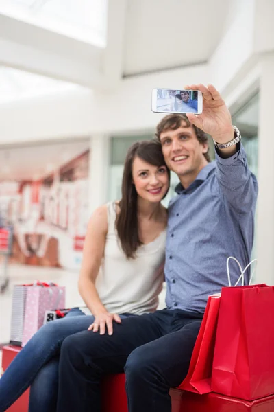 Happy couple taking a selfie — Stock Photo, Image