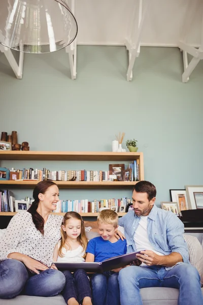 Family reading book — Stock Photo, Image