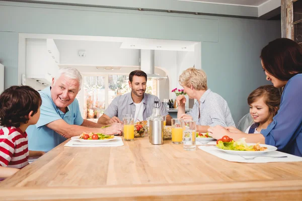 Família com avós discutindo — Fotografia de Stock