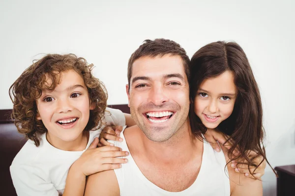 Father with daughter and son — Stock Photo, Image