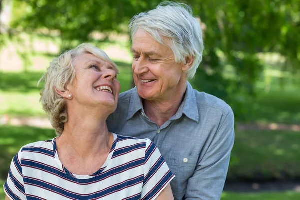 Senior couple embracing — Stock Photo, Image