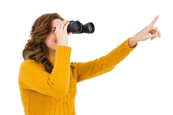 Woman looking through binoculars — Stock Photo, Image