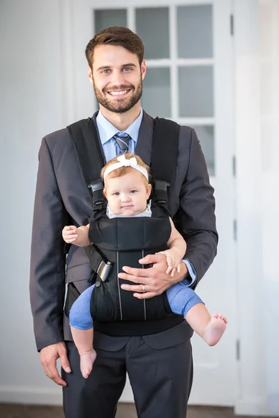 Businessman carrying daughter — Stock Photo, Image