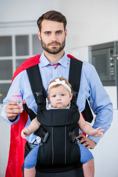 Hombre disfrazado de superhéroe — Foto de Stock