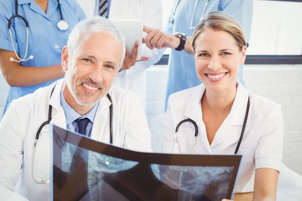 Doctors holding x-ray report — Stock Photo, Image