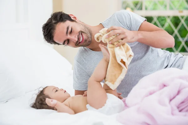 Father with baby playing with napkin — Stock Photo, Image