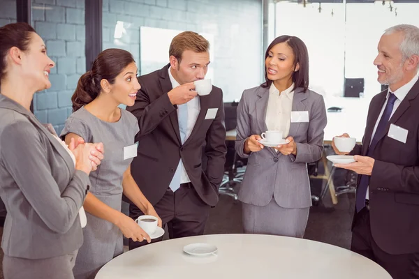 Businesspeople having discussion during breaktime — Stock Photo, Image