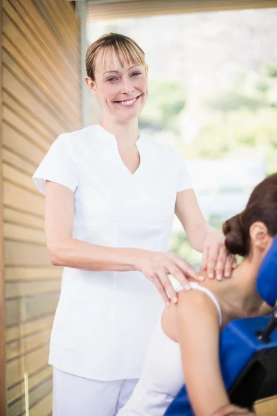 Physiotherapist giving shoulder massage — Stock Photo, Image