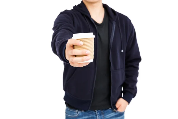 Hombre sosteniendo taza de café desechable — Foto de Stock