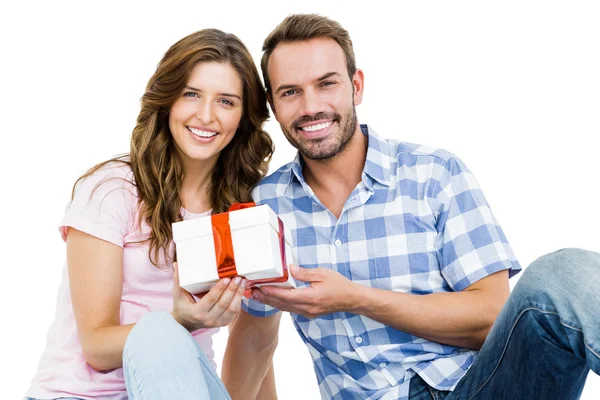 Couple holding gift — Stock Photo, Image