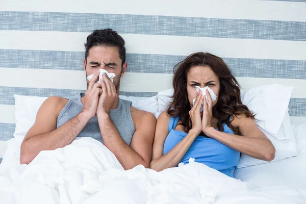 Couple covering noses while sneezing — Stock Photo, Image