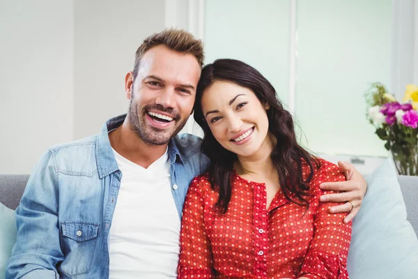 Couple sitting on sofa at home — Stock Photo, Image