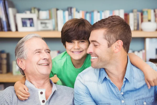 Multi genration familie thuis — Stockfoto