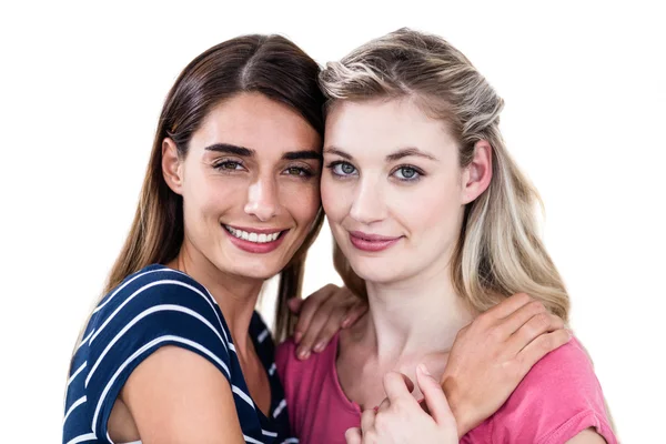 Freundinnen umarmen sich — Stockfoto