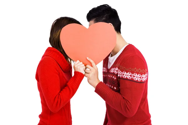 Couple holding heart — Stock Photo, Image