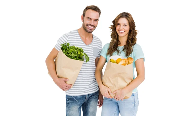 Pareja sosteniendo bolsas de verduras —  Fotos de Stock