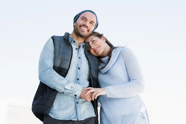 Pareja abrazándose — Foto de Stock