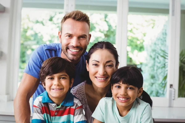 Smiling family with children — Φωτογραφία Αρχείου