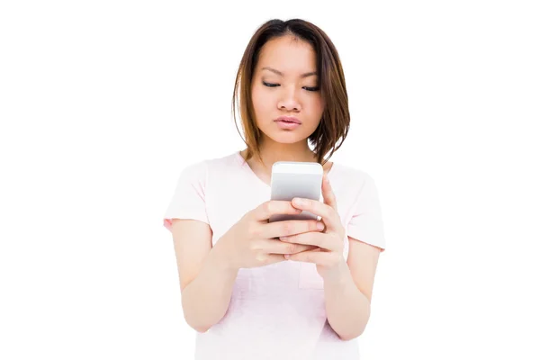 Frau SMS auf Handy — Stockfoto