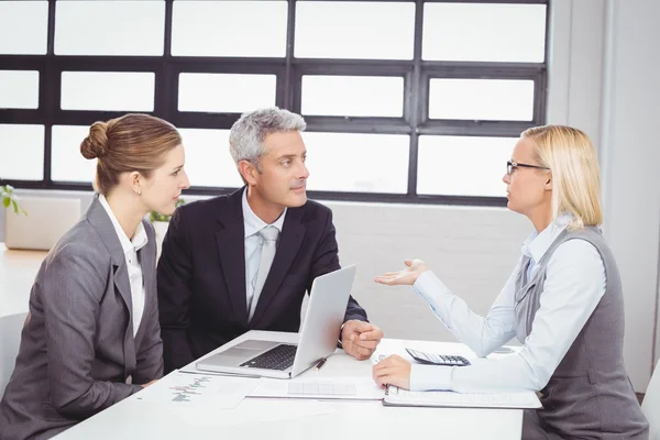 Business people discussing with client — Stock Photo, Image