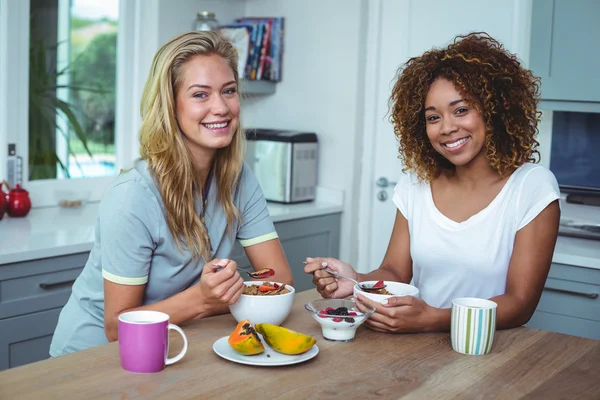 Friends smiling while having breakfast — Stock Photo, Image