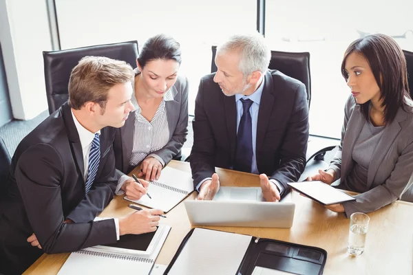 Businesspeople interacting in conference room — Stock Photo, Image