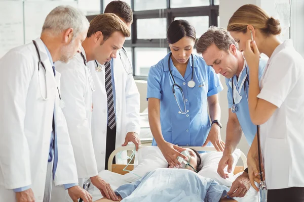 Doctors examine female patient — Stock Photo, Image