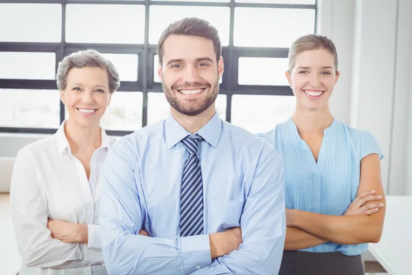 Mensen uit het bedrijfsleven met gekruiste armen — Stockfoto