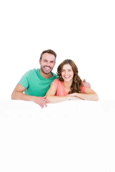 Pareja sonriendo a la cámara —  Fotos de Stock